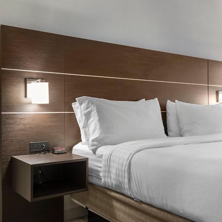 Holiday Inn Express And Suites Chicago West - St Charles By Ihg Saint Charles Exterior photo