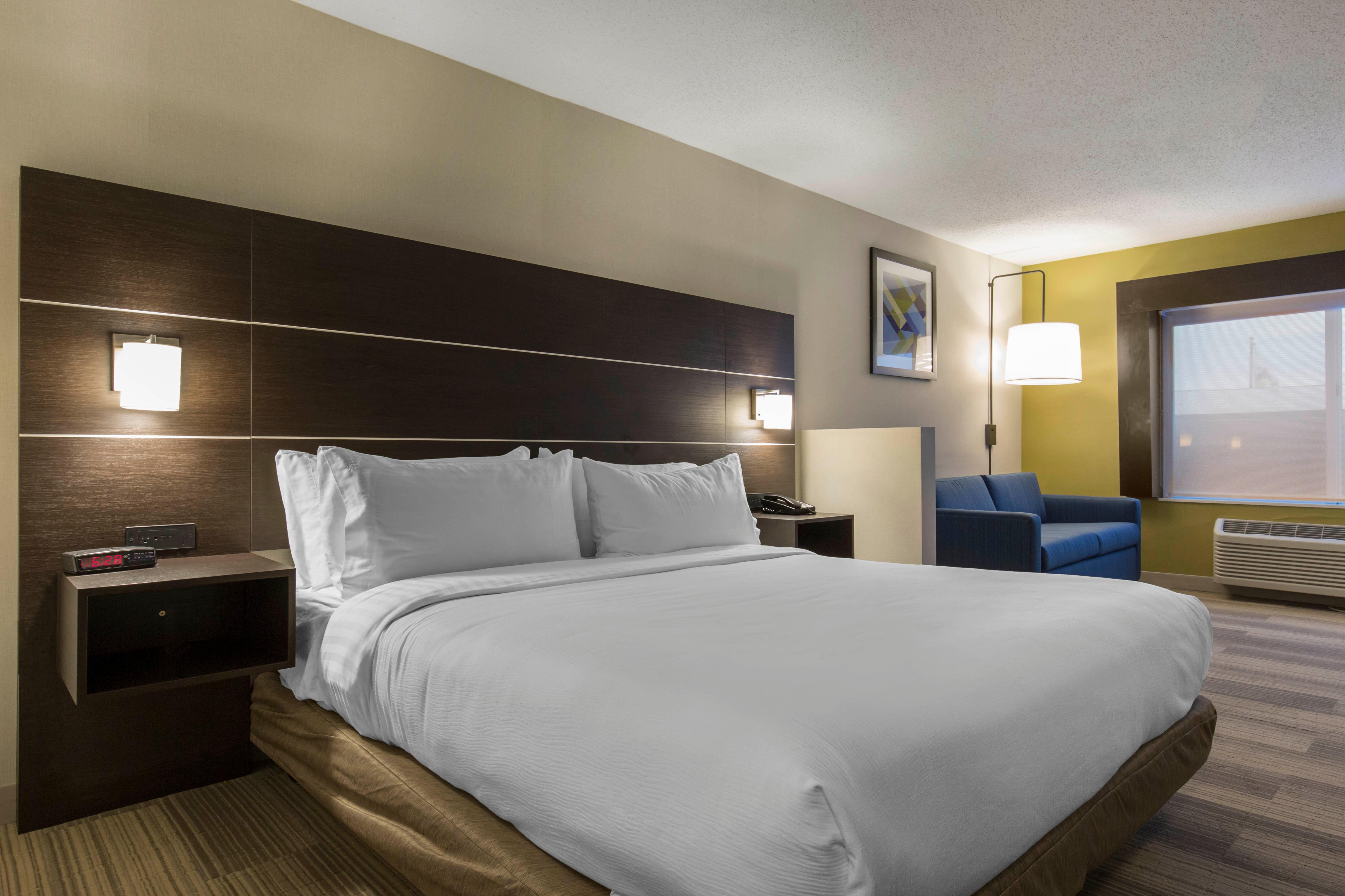 Holiday Inn Express And Suites Chicago West - St Charles By Ihg Saint Charles Exterior photo
