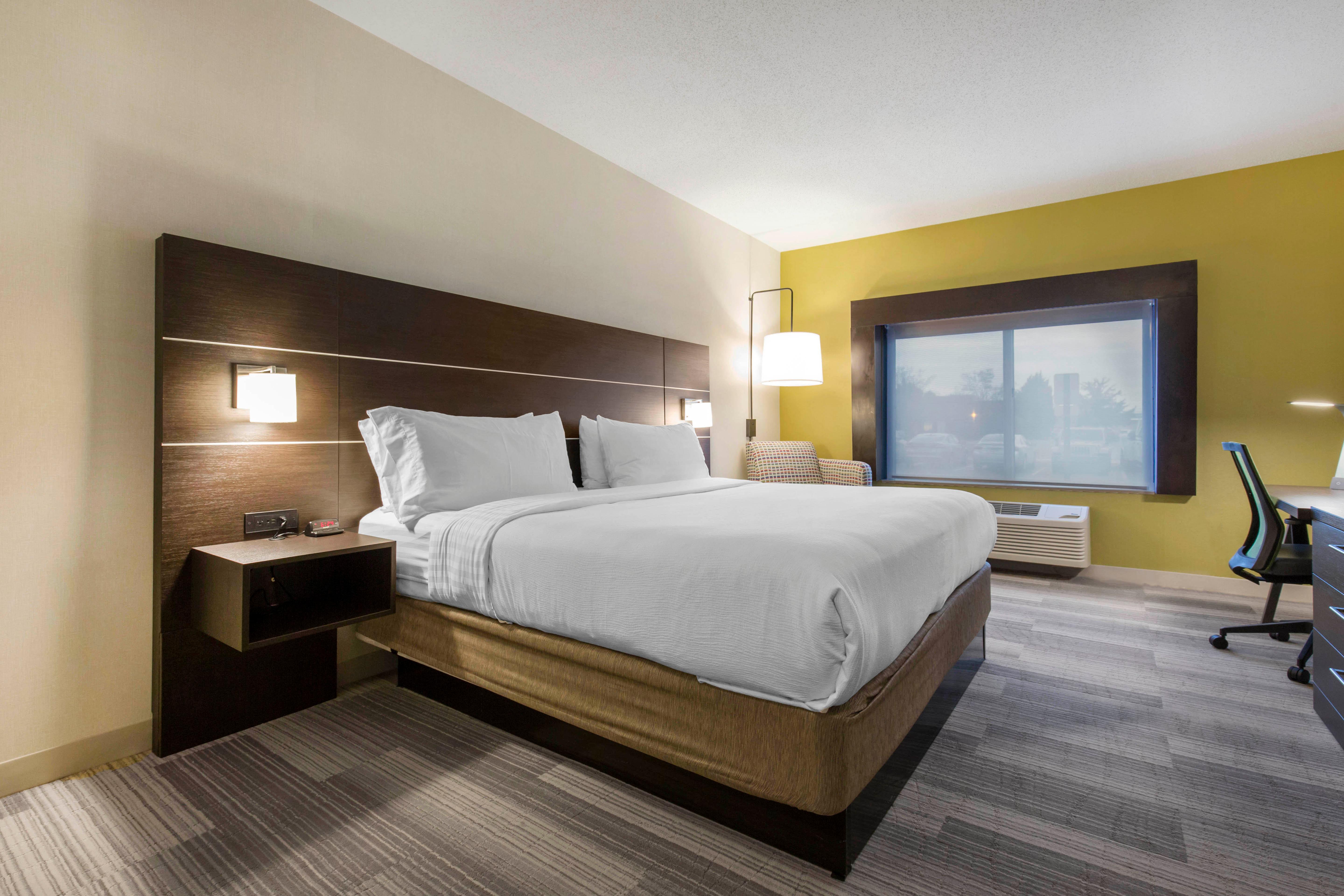 Holiday Inn Express And Suites Chicago West - St Charles By Ihg Saint Charles Exterior photo