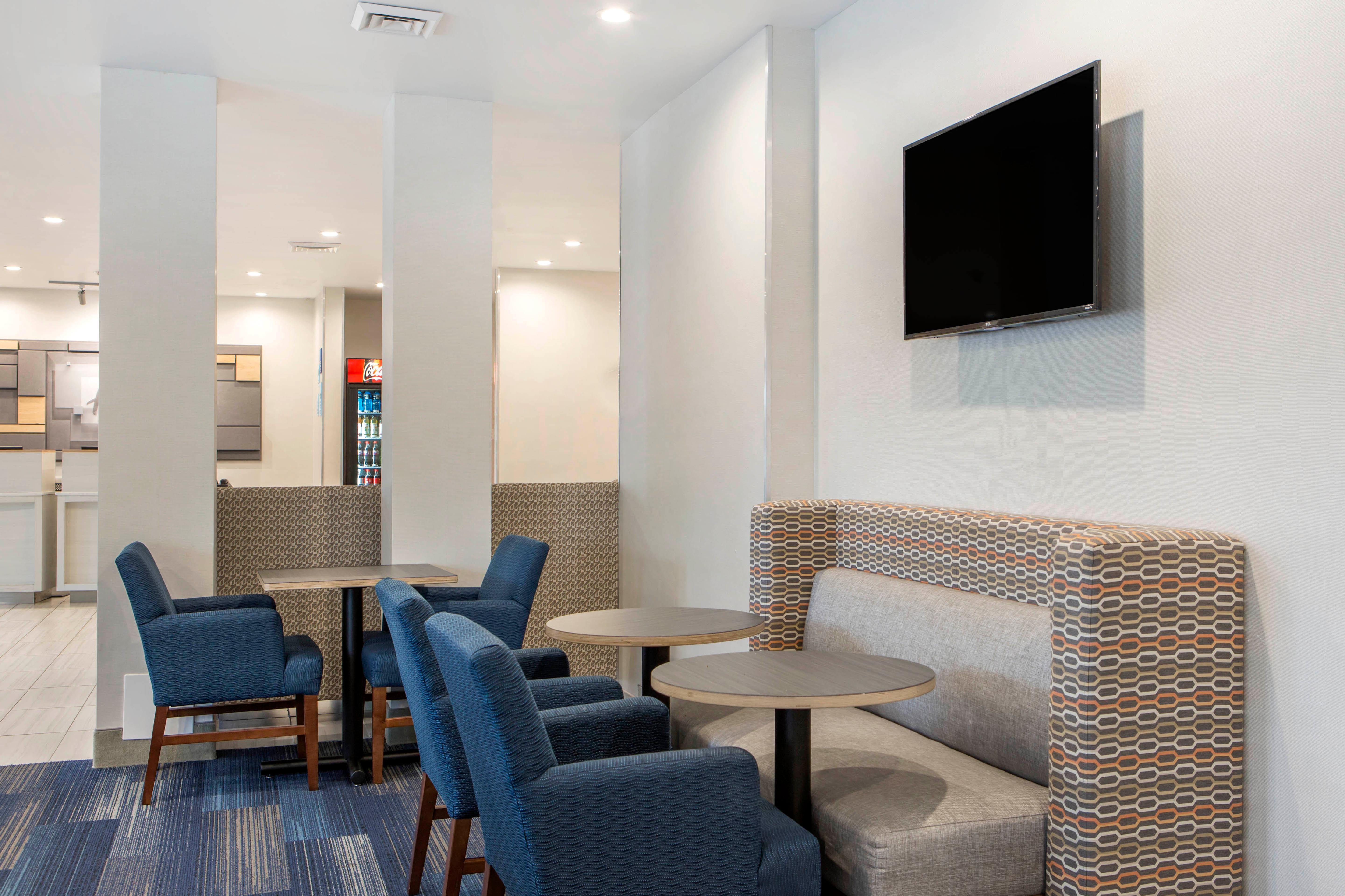 Holiday Inn Express And Suites Chicago West - St Charles By Ihg Saint Charles Exterior photo