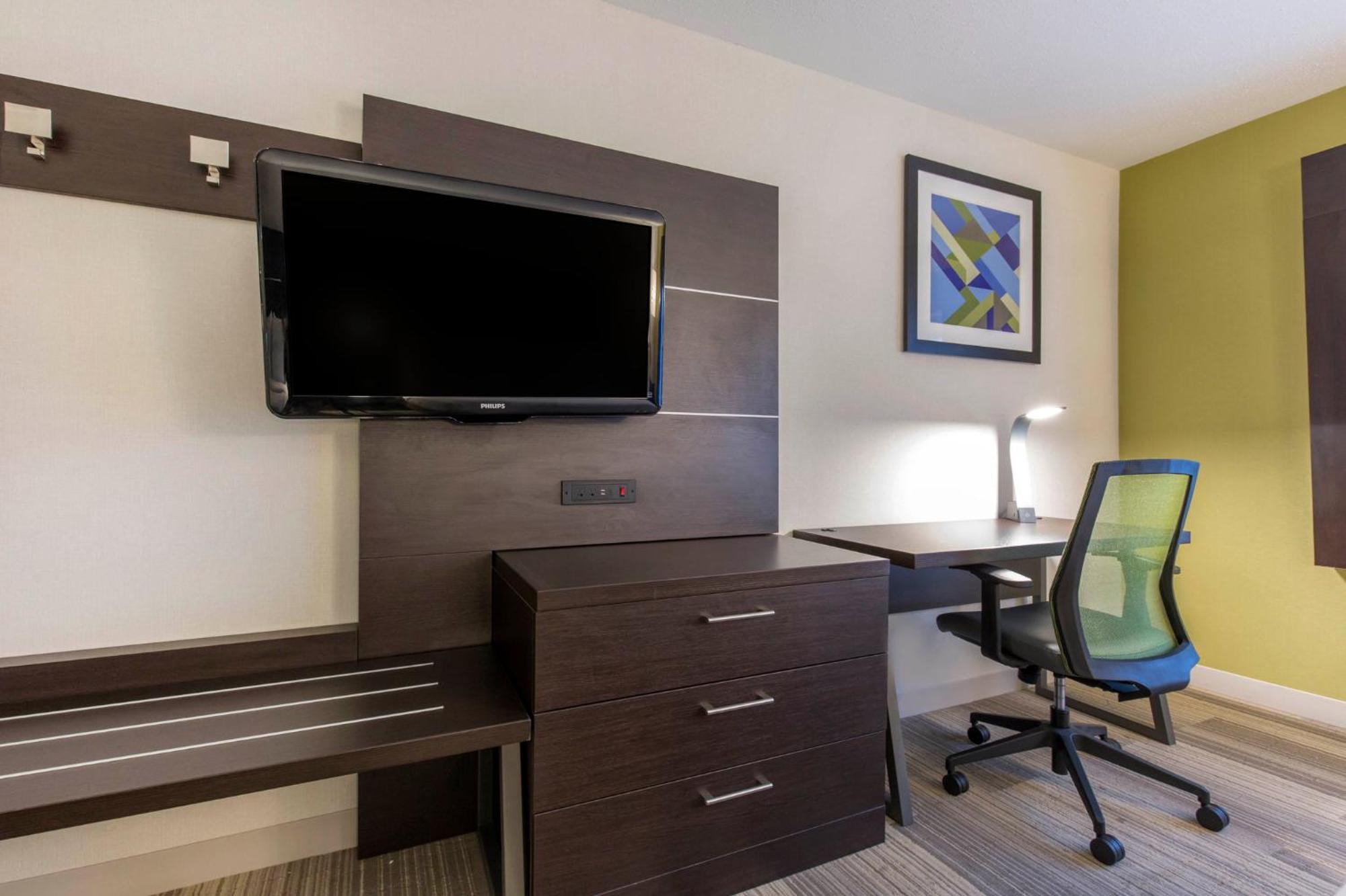 Holiday Inn Express And Suites Chicago West - St Charles By Ihg Saint Charles Exterior photo