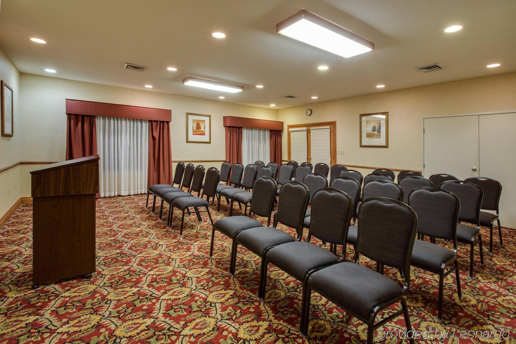 Holiday Inn Express And Suites Chicago West - St Charles By Ihg Saint Charles Exterior photo